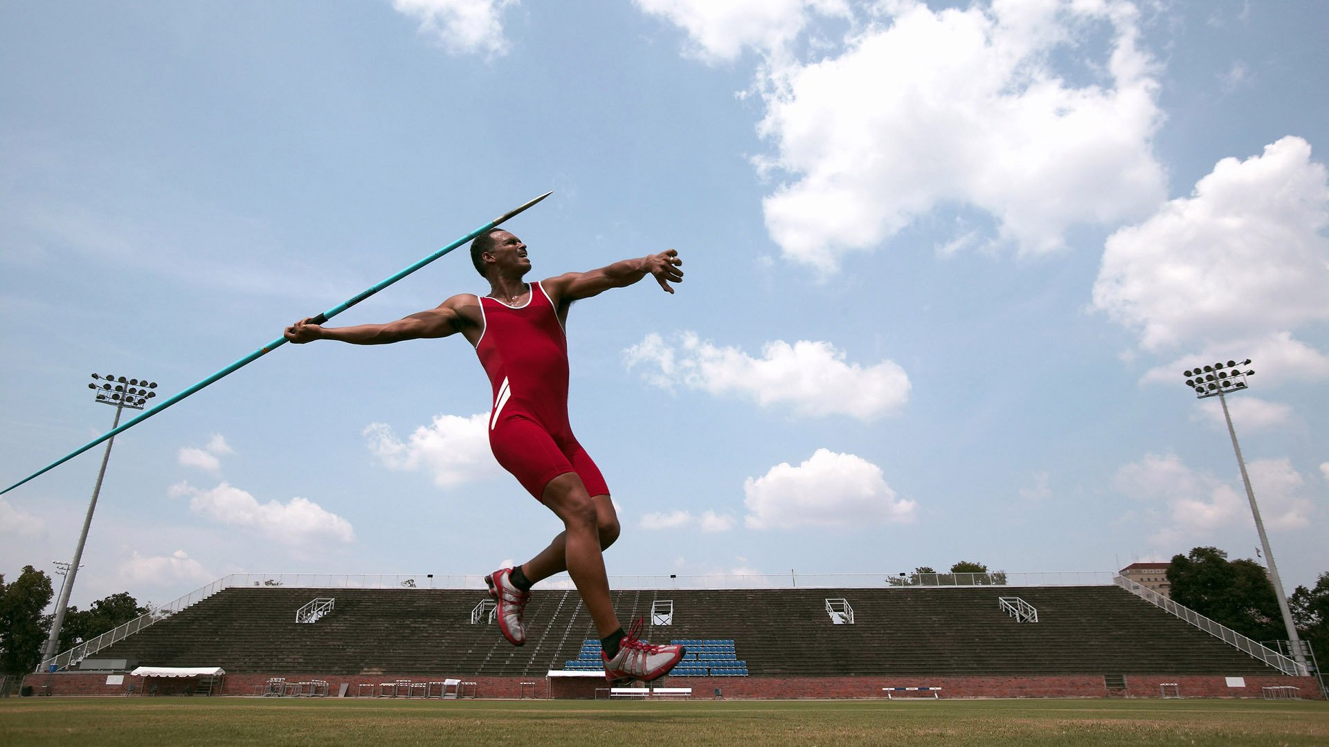 开云体育登录-世界杯技术分析：如何应对高空球威胁？